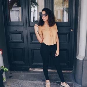 Meet your Posher, Monica